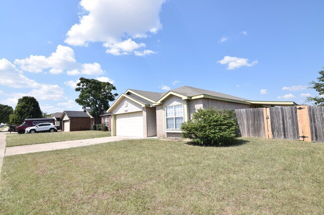 Foto del edificio - 3307 Driftwood Dr