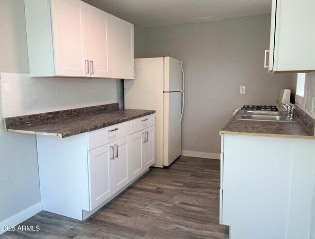 Foto del edificio - 1125 E Devonshire Ave