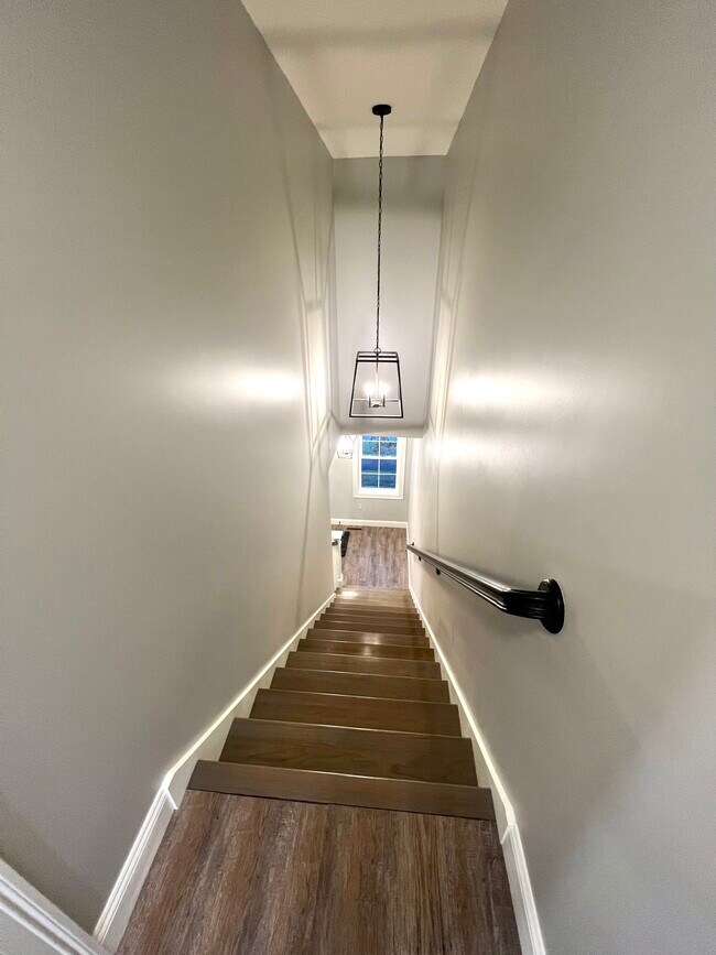 8 Lewis St Unit B, Westfield, MA 01085 Condo for Rent in Westfield