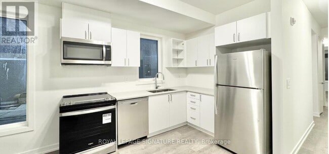 Photo du bâtiment - 1650 Victoria Park Ave