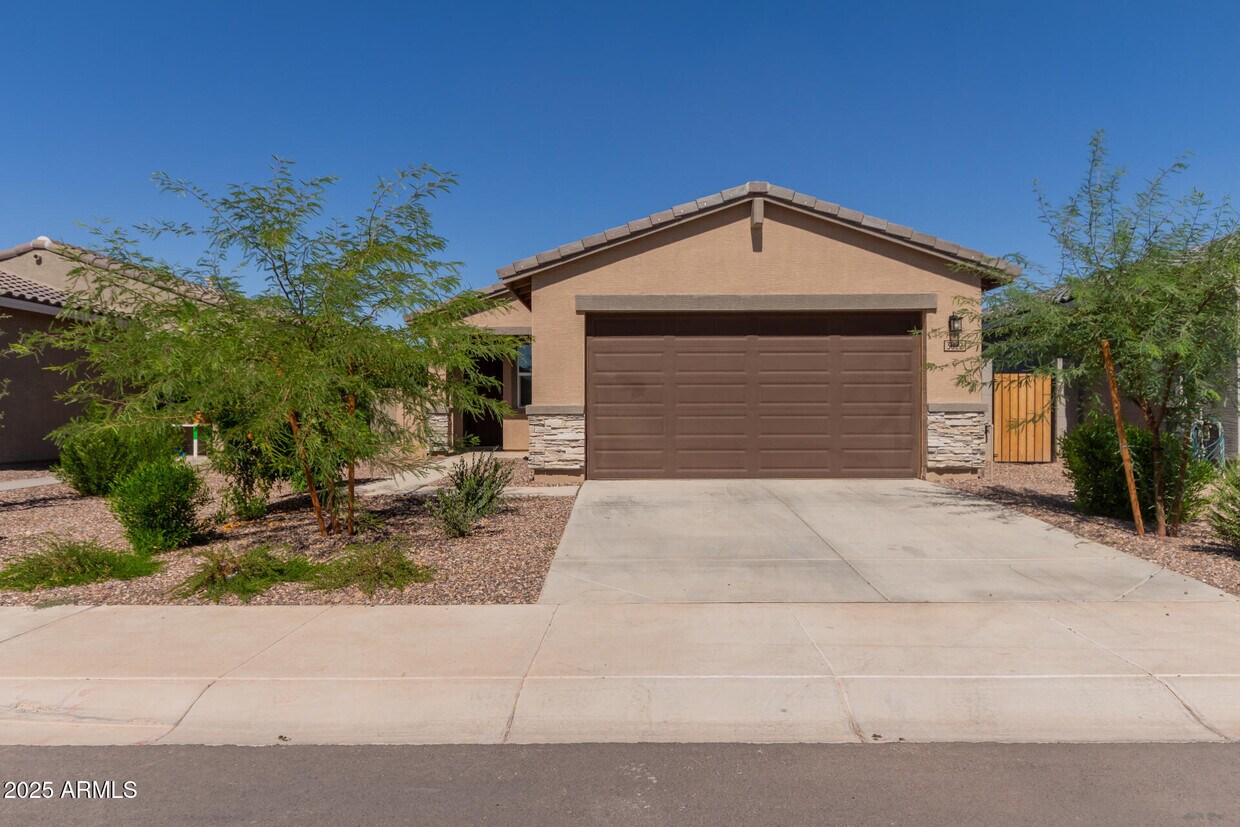 Foto principal - 3022 Hayden Rose Ave