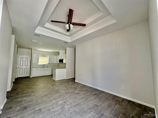 Foto del edificio - 8 W Harrison Ave