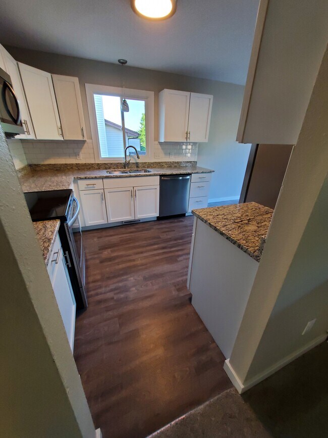 Foto del edificio - 3542 Independence Ave N