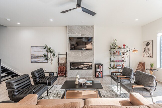 Foto del edificio - 422 W 9th St