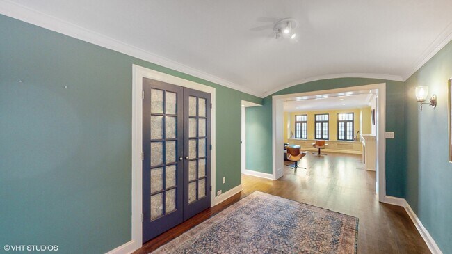 Building Photo - 415 W Aldine Ave