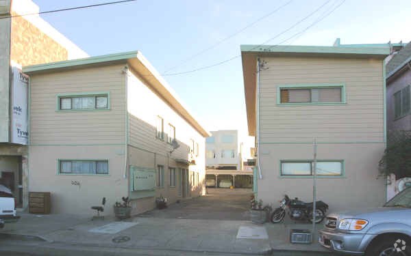 Foto del edificio - 1472 La Playa St