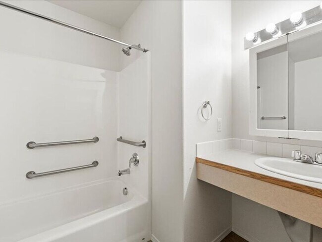 Foto del edificio - 6005 Chapel Hill Blvd