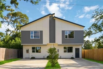 Building Photo - 5827 Polly St