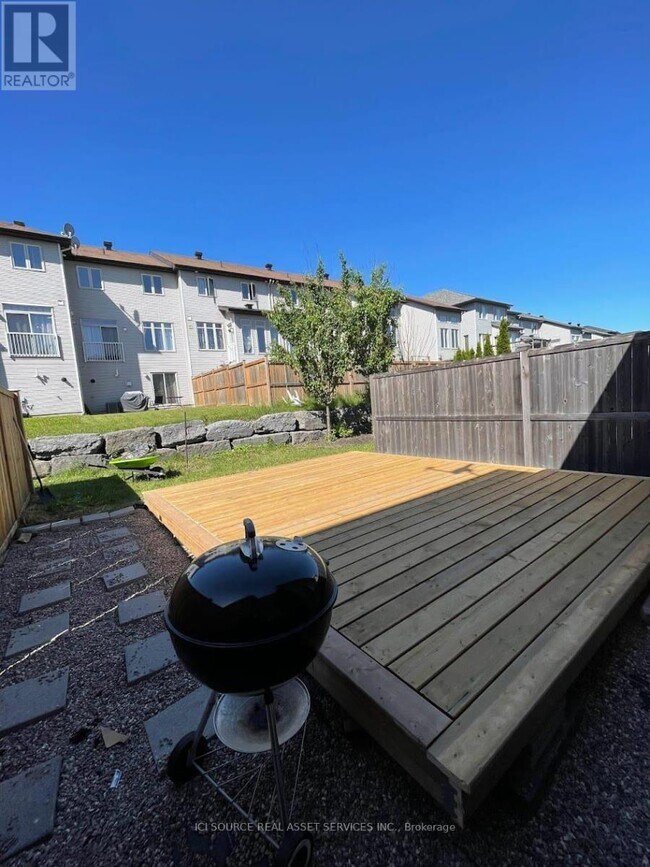 Photo du bâtiment - 27 Torbec Ave