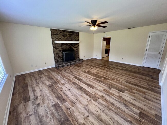 Building Photo - 2 Bedroom 2 Bath Duplex - South Murfreesboro