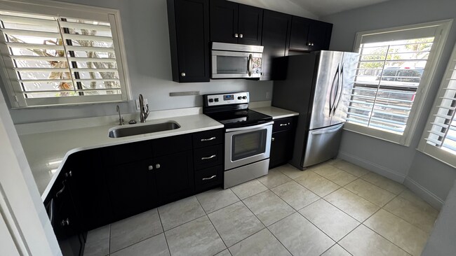 Cocina reformada con filtro de agua. - 163 Breezeway Ct