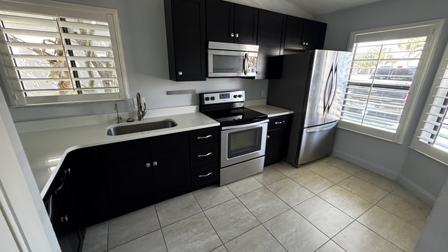 Updated kitchen with water filter - 163 Breezeway Ct
