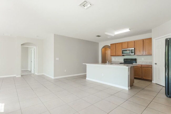 Building Photo - 4413 SW 15th Ave