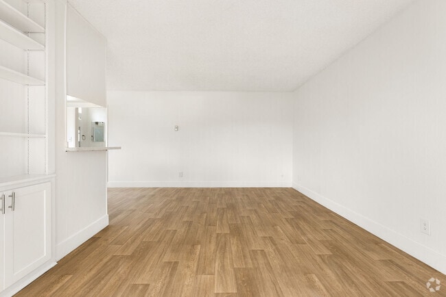 Building Photo - Terre at S Lincoln