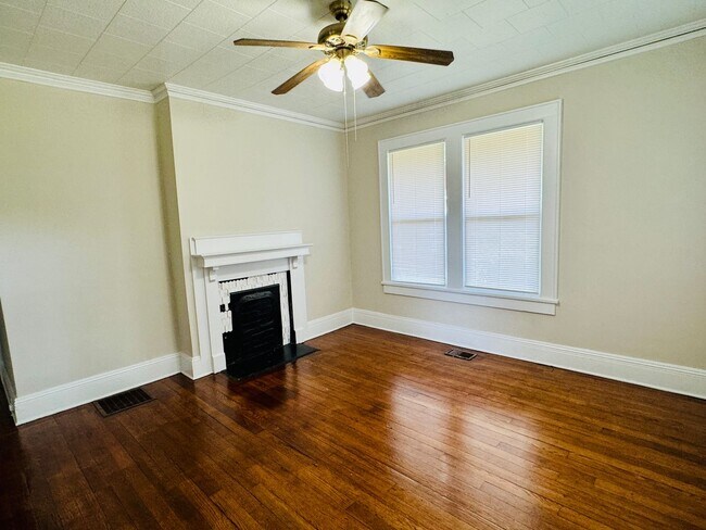 Building Photo - Move-in Ready!