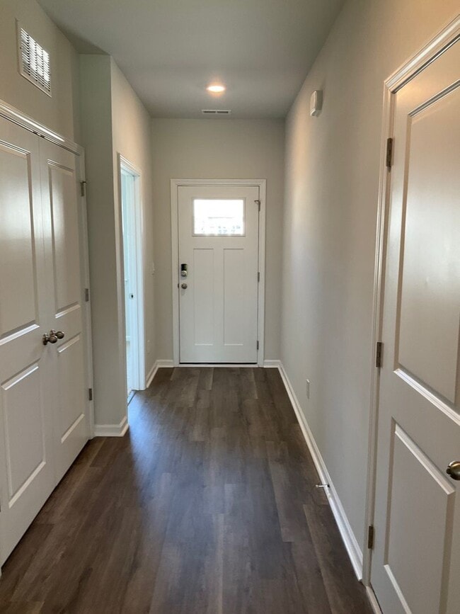 Building Photo - Welcome to this stunning townhouse in Leland, NC!
