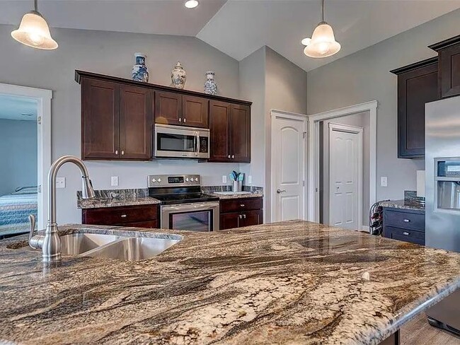 Building Photo - 1455 Shoshone Dr