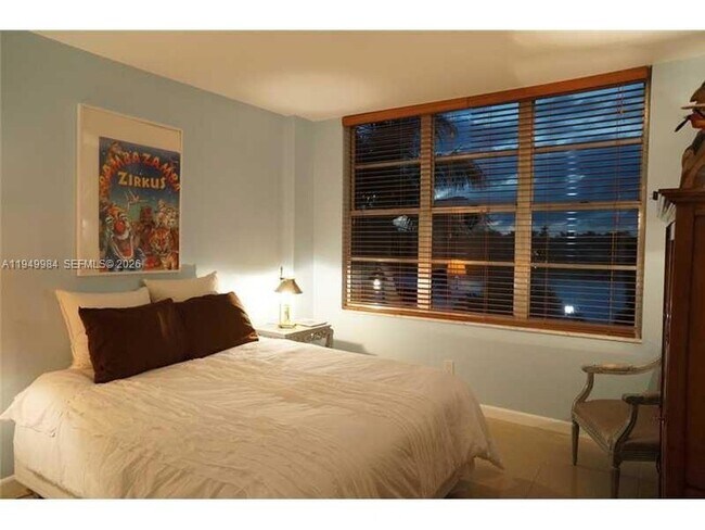 Foto del edificio - 5600 Collins Ave