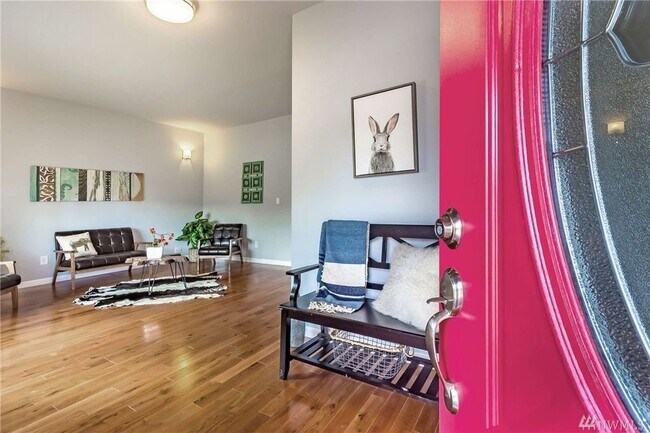 Building Photo - Tastefully renovated 3 bedroom in Tacoma!