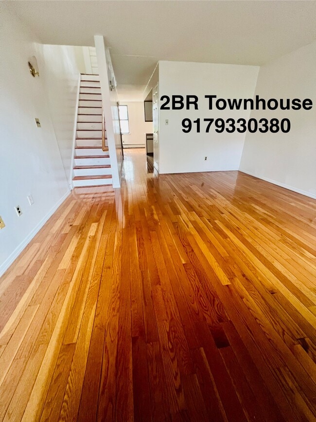 Building Photo - 265 W 121st St