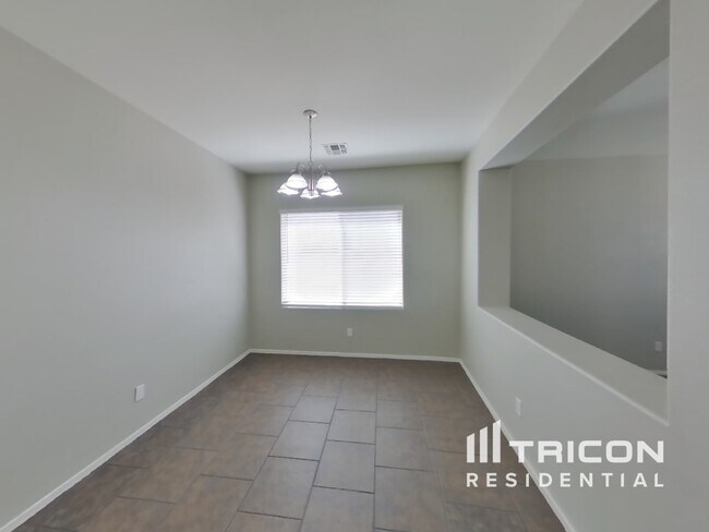 Building Photo - 9118 W Cypress St