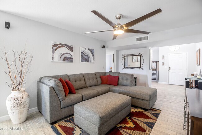 Foto del edificio - 4909 E Waltann Ln