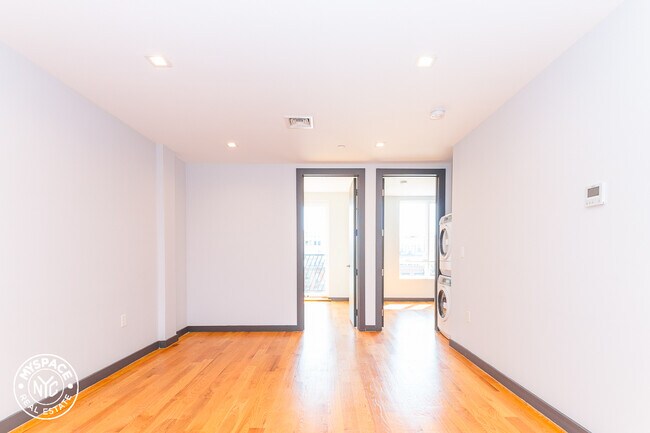 Building Photo - 258 Metropolitan Ave
