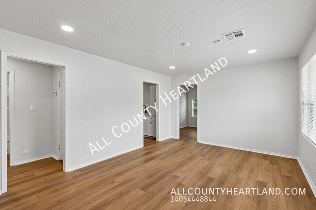 Foto del edificio - 3812 SE 25th St