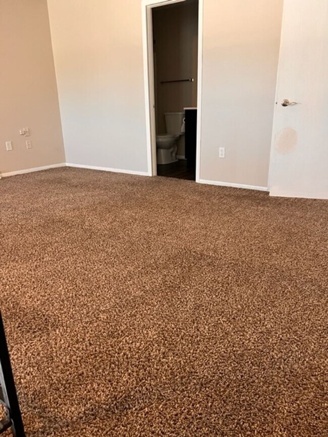 Foto del edificio - Spacious 1-Bedroom Apartment for Rent in C...