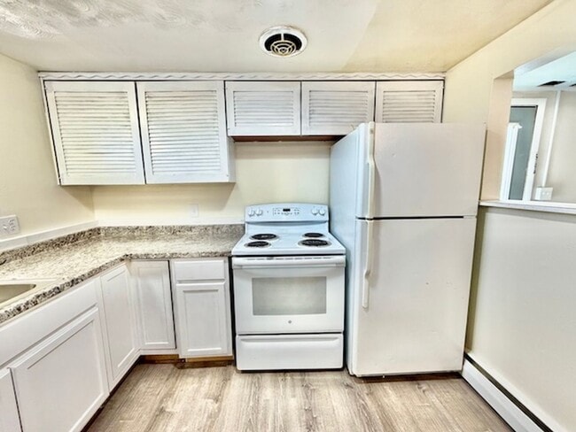 Photo - 180 Laurel St Apartment