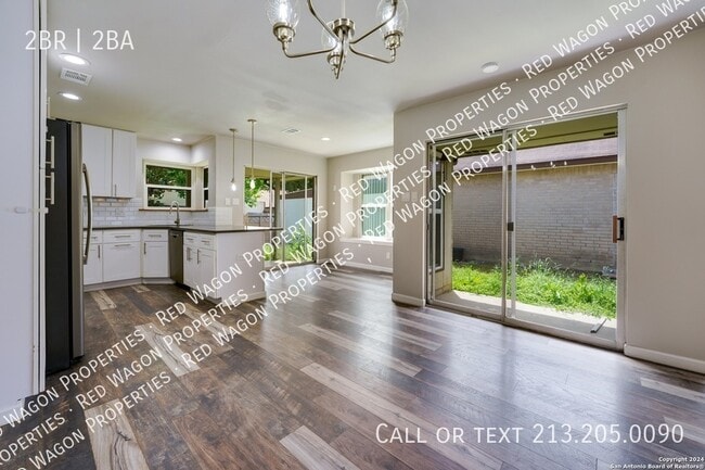 Foto del edificio - 709 Meadow Arbor Ln