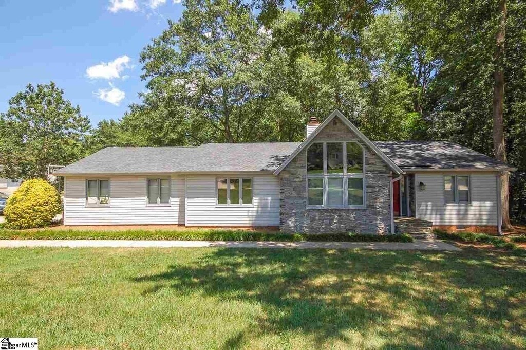 Primary Photo - 3 Bed, 2 Bath Home is Greer is Available