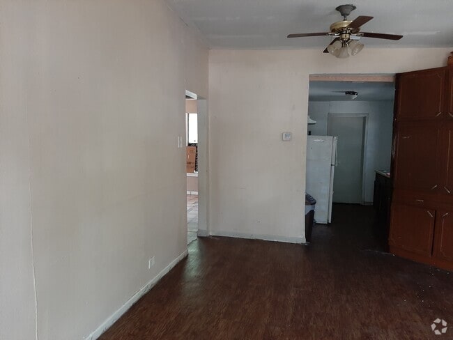 Building Photo - 1406 Aransas Ave