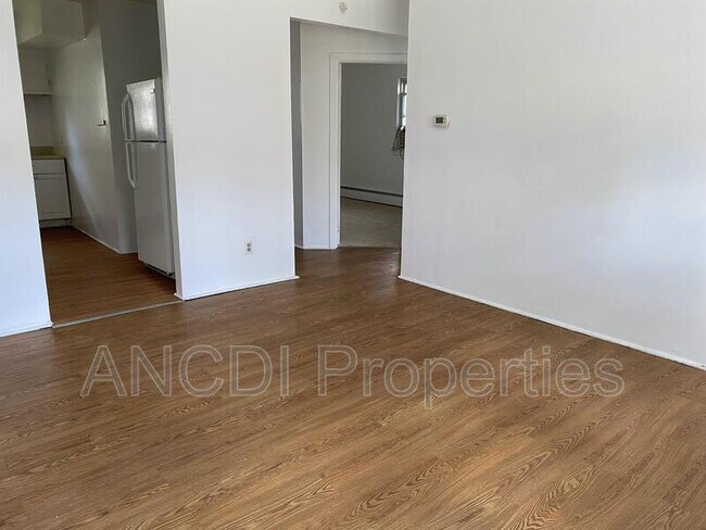 Foto del edificio - 635 Stone Rd