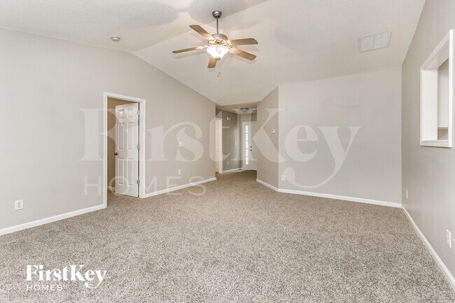 Foto del edificio - 352 Centennial Dr