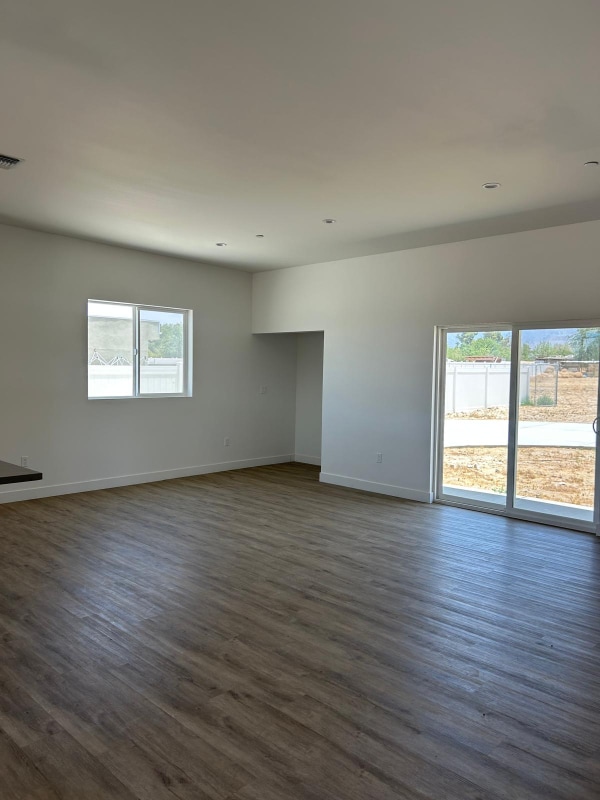 Building Photo - 9232 E Ave T 6