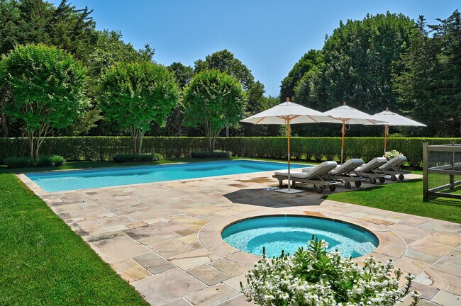 Foto del edificio - 12 Hedge Row Ln