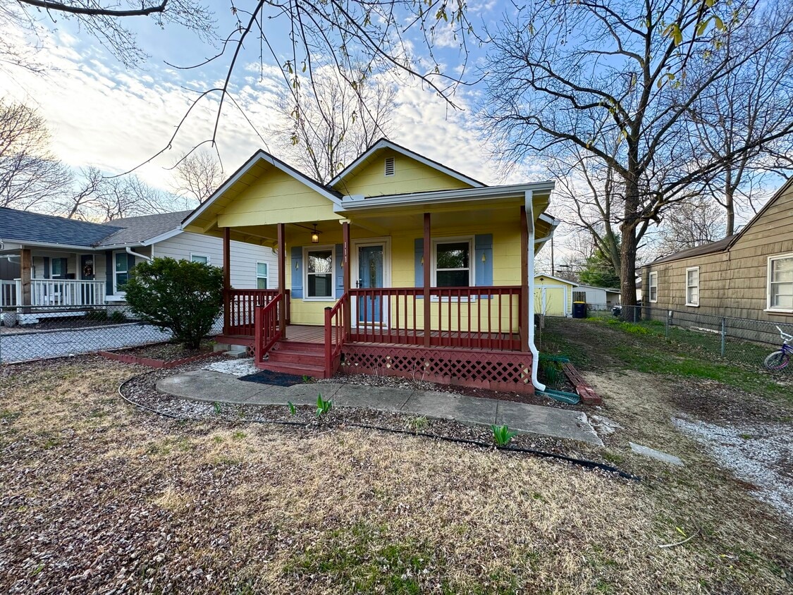 Primary Photo - 111 W 77th Ter