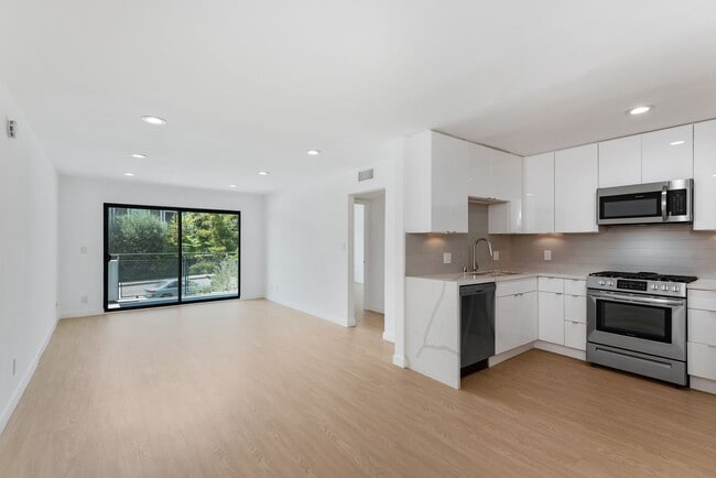 Building Photo - 1546 Bundy Drive