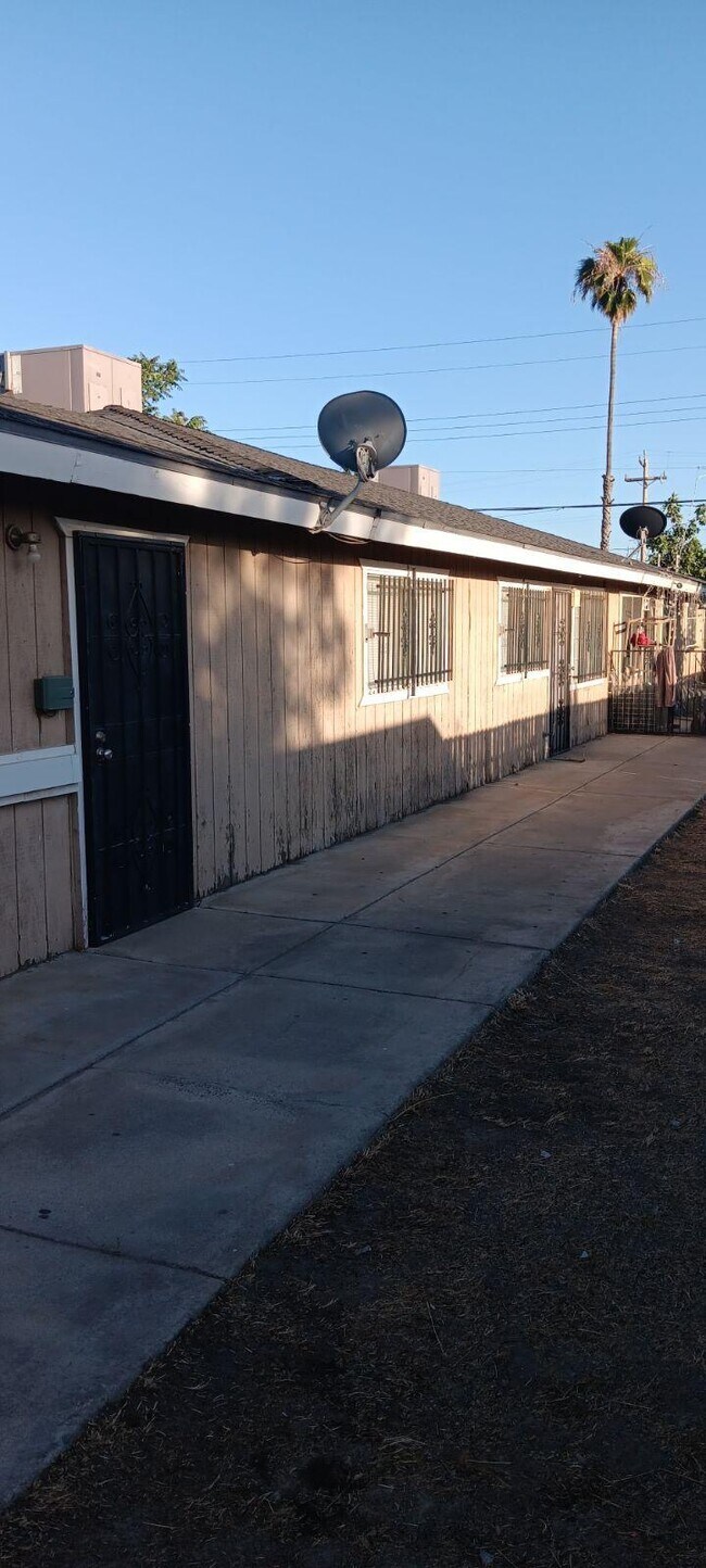 1209 Murdock St, Bakersfield, CA 93307 Townhome Rentals in