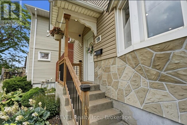 Building Photo - 19 Leeper St