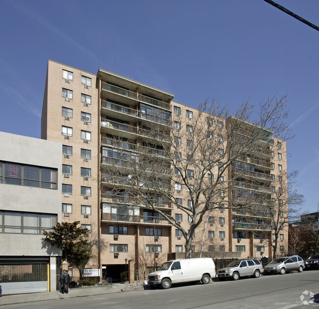 Foto del edificio - The Towers at Briarwood Condominium