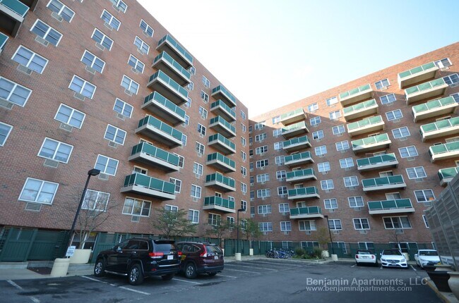 Building Photo - 131 Freeman St