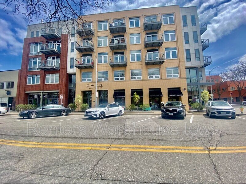 Primary Photo - 309 E 5th St