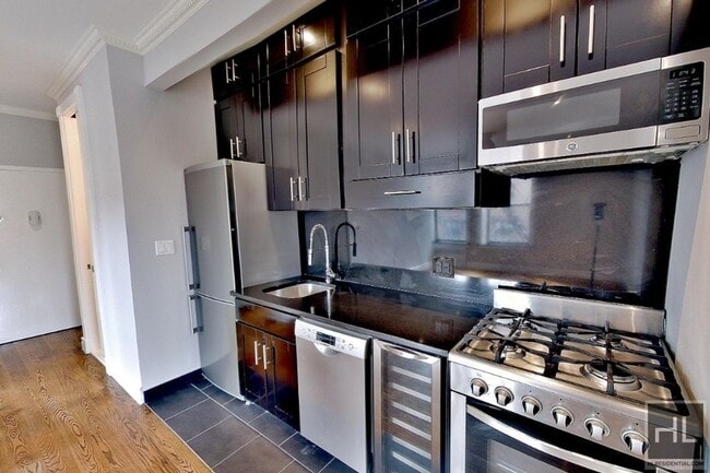 Building Photo - RIDGE ST.