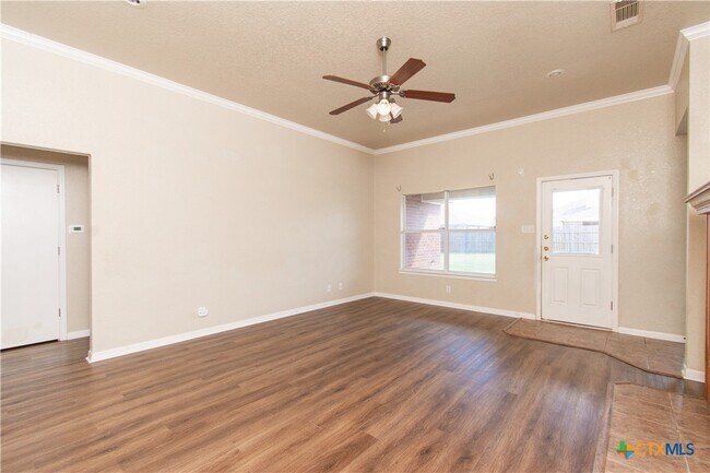 Building Photo - 608 Leo Ln