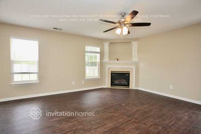 Building Photo - 10102 Green Hedge Ave