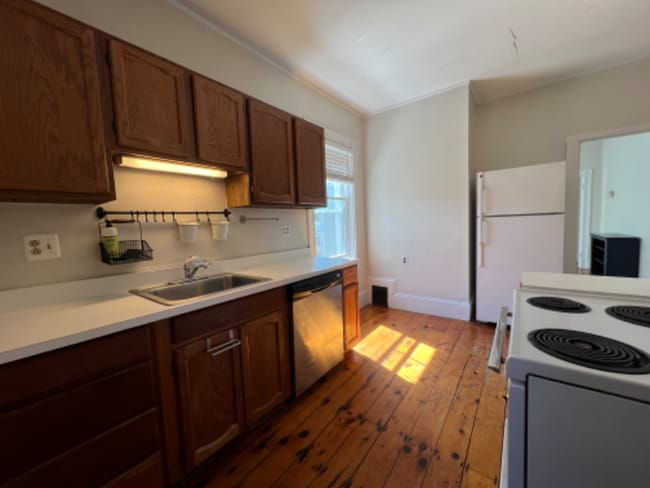 Building Photo - 322 Merrimac St