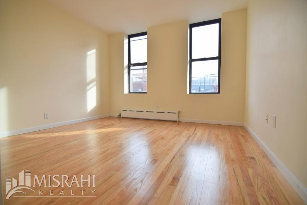 Foto principal - 158 Allen St
