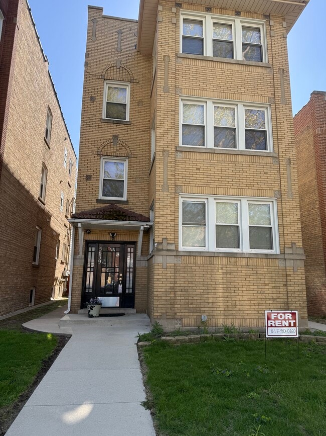 Building Photo - 5639 N Artesian Ave